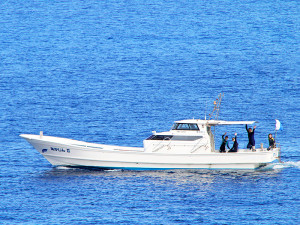 「あかじん2」に乗船しているダイバー