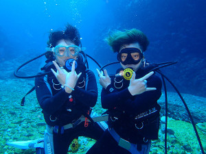 水中のダイバー