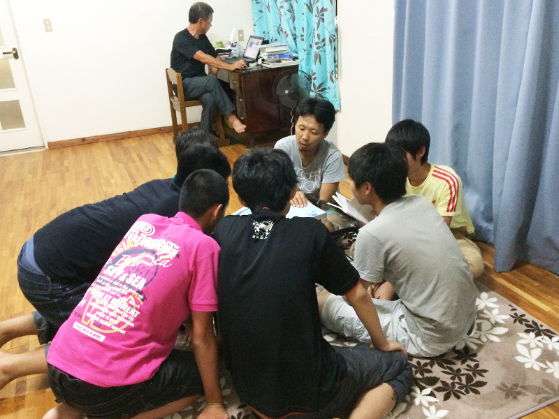 竹沢うるま、伊江島民泊の中学生と