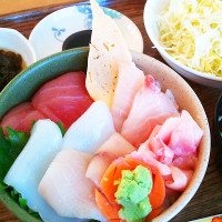 海人食堂の海鮮丼（小）500円